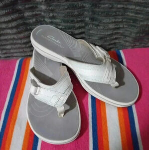 WOMEN`S CLARKS Sea Breeze CLOUDSTEPPERS FLIP FLOP  SANDALS SIZE 7M  White